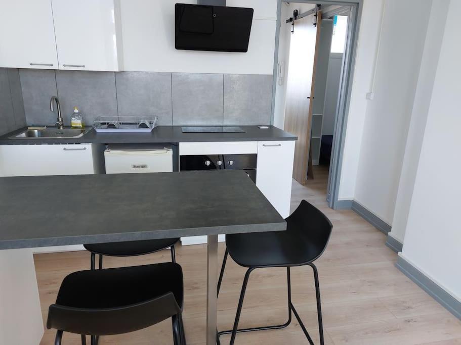 Appartement Le Voltaire - T2 Neuf Face Pyrenees à Tarbes Extérieur photo