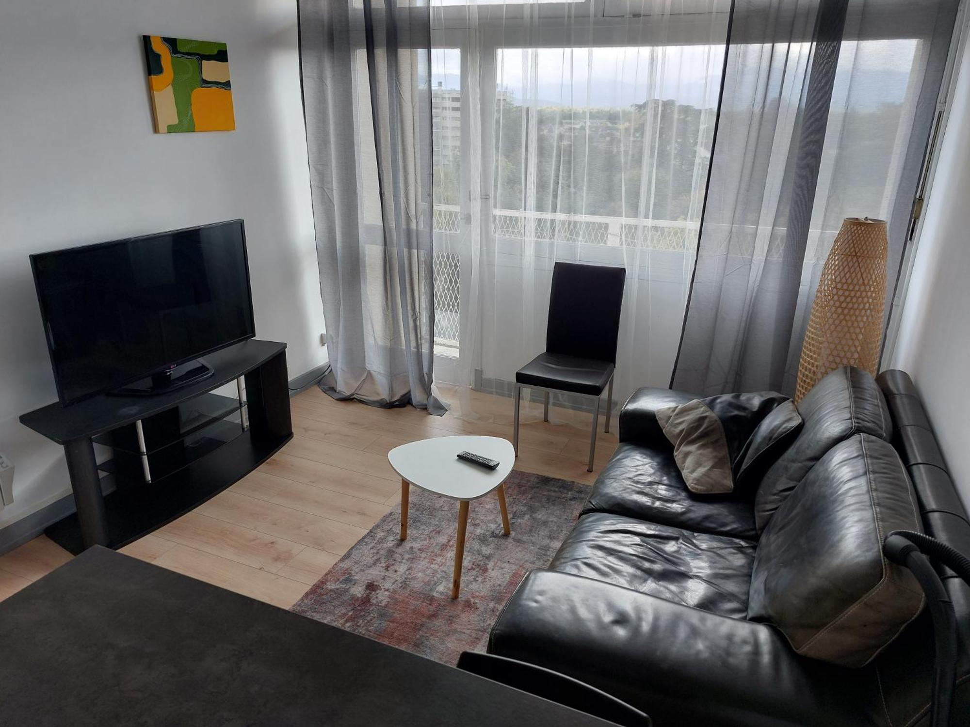 Appartement Le Voltaire - T2 Neuf Face Pyrenees à Tarbes Extérieur photo